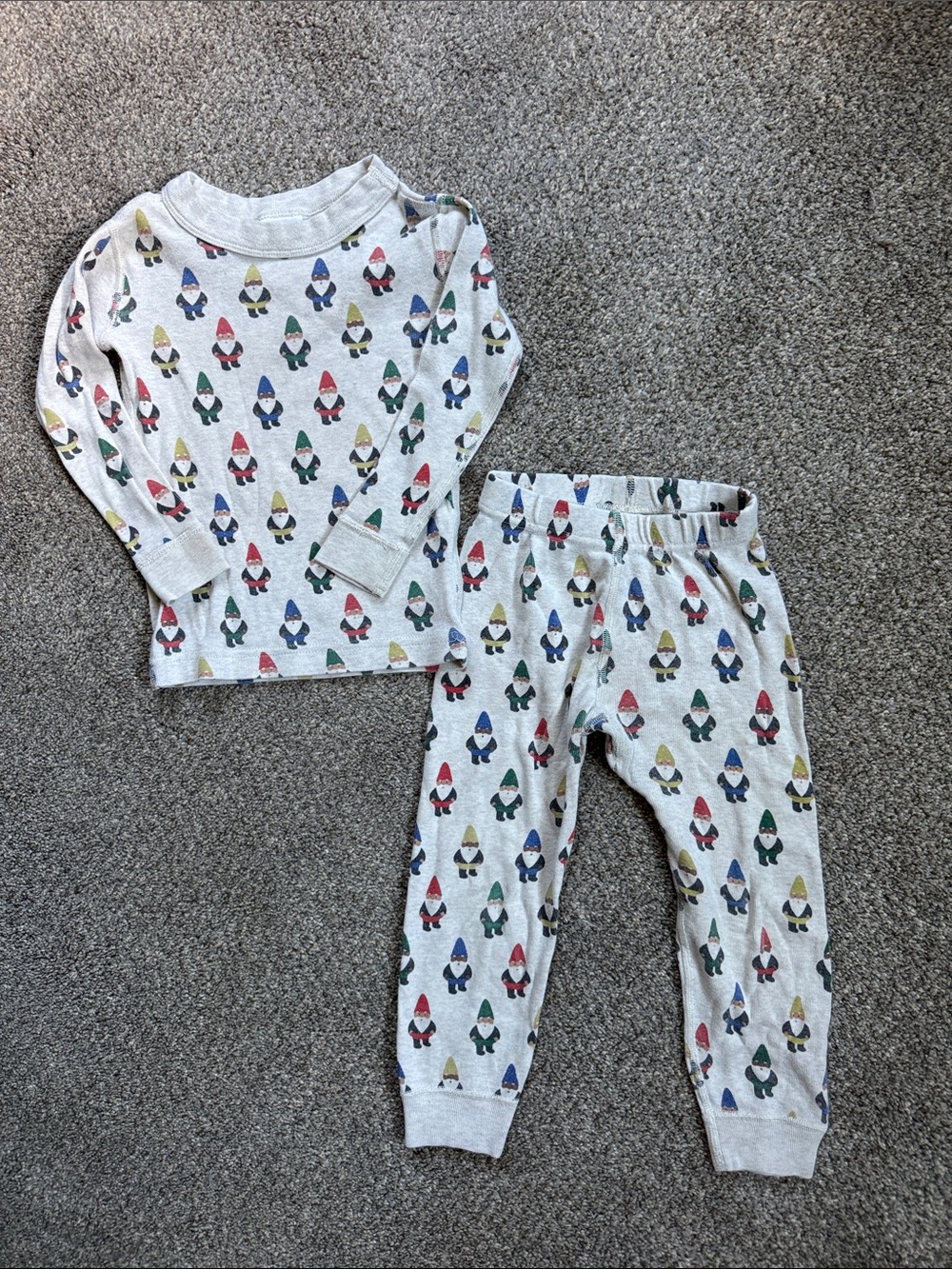 Hanna Andersson Heather Gray Gnome Print Pajama Set